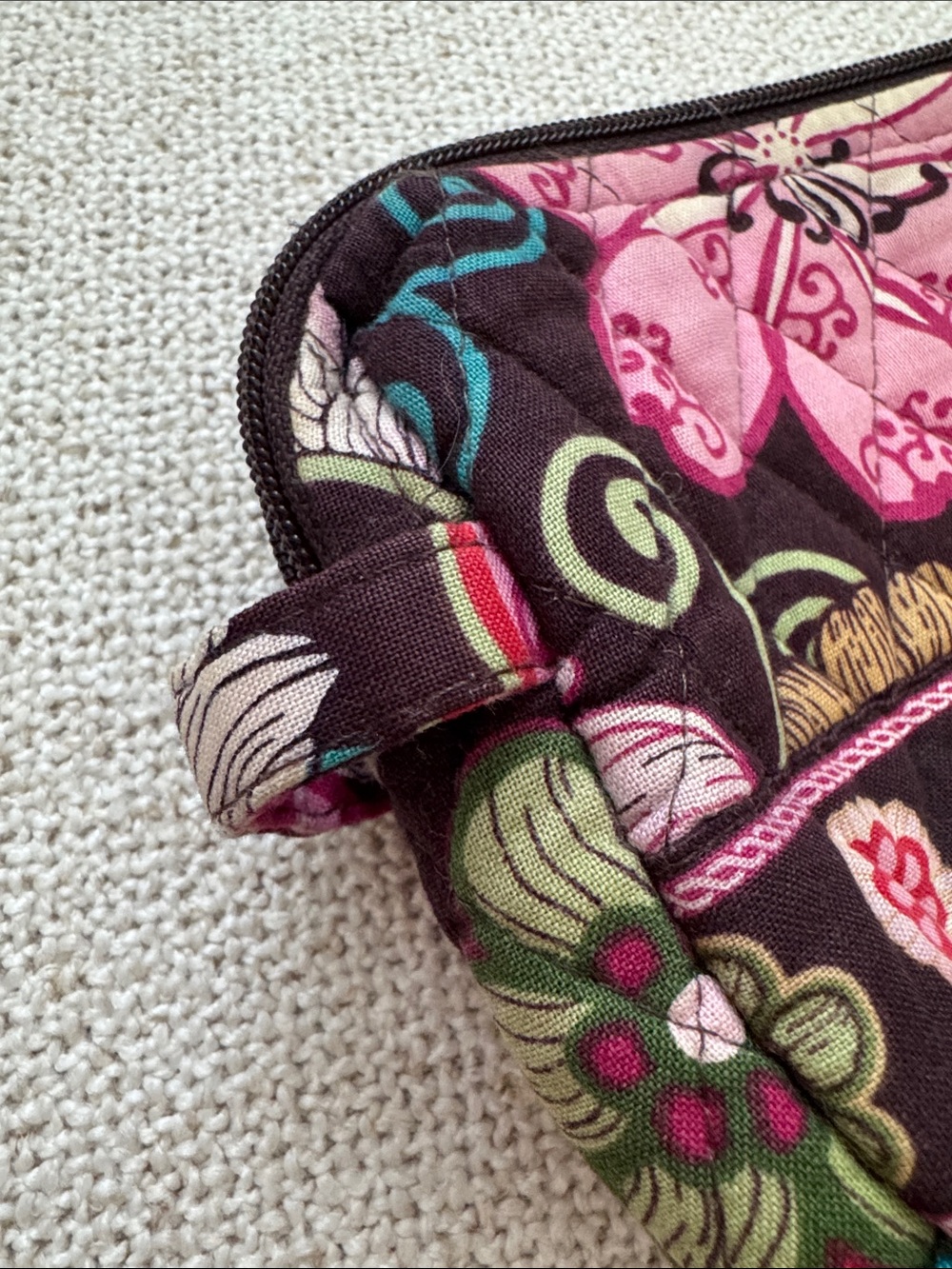 🌸Vera Bradley Black Pink Floral Quilted Cosmetic Bag🌸 - Picture 3 of 4